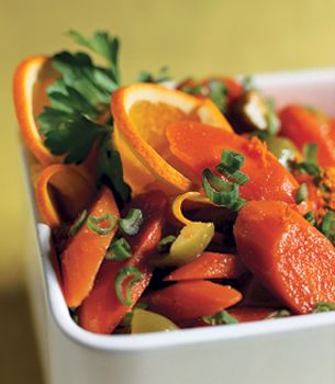 Морковный салат с апельсином и оливками