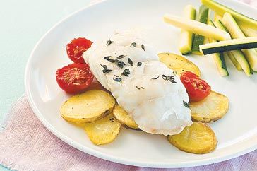 Рыбное филе с помидорками и картофелем