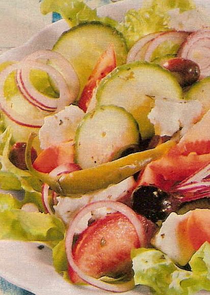 Салат с фетой и оливками