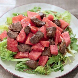 Салат с мясом и арбузом