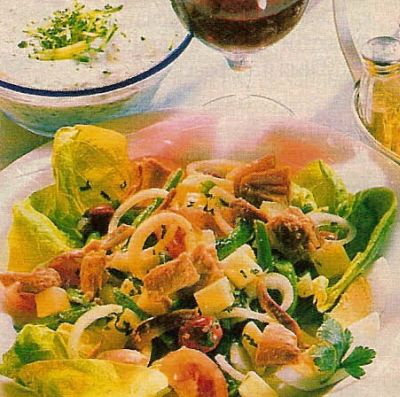 Салат с тунцом и анчоусами