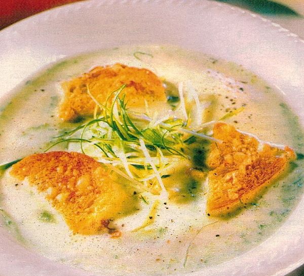 Суп из зеленого лука с пармезаном