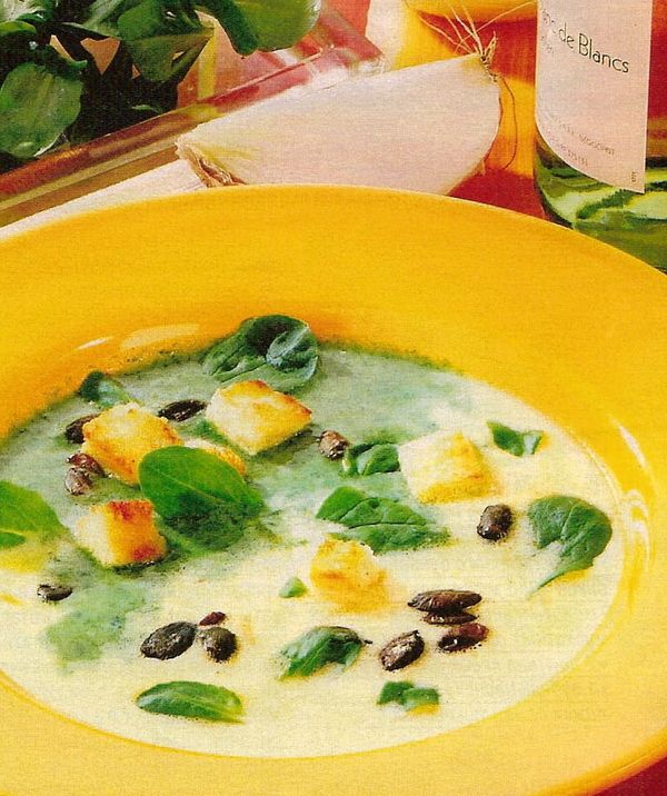 Суп со шпинатом и тыквенными семечками