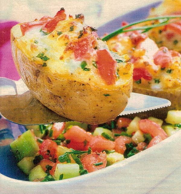 Картофель, фаршированный овощами