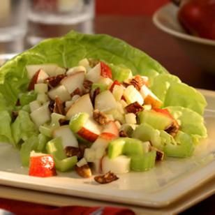 Хрустящий салат с грушами