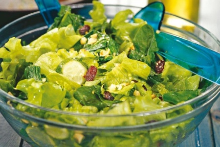 Рецепт - Салат со шпинатом и изюмом на 14 февраля