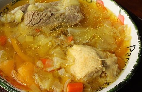 Капустный суп с курицей и свининой